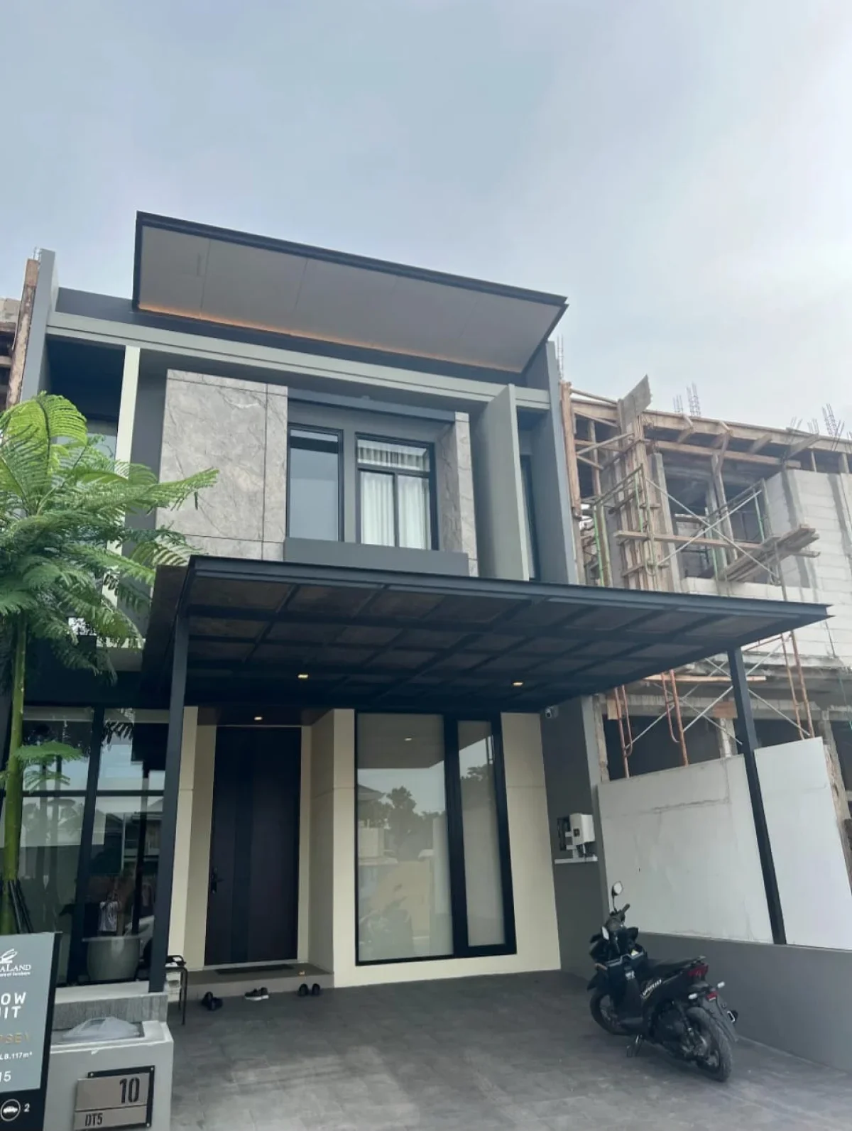 DIJUAL RUMAH GRESS FREE PPN 2026 Baru Citraland Surabaya Barat District 9
