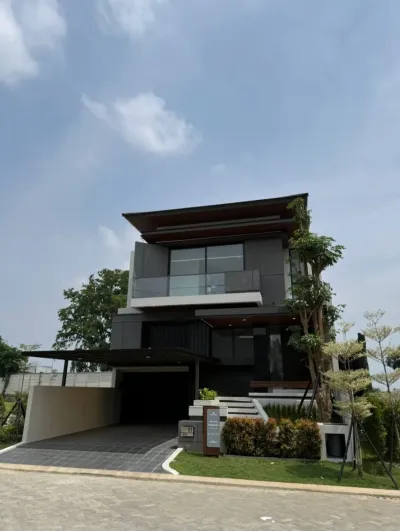 Rumah Modern Basement Citraland Moisanite Surabaya Barat - dekat Gwalk dan Universitas Ciputra 