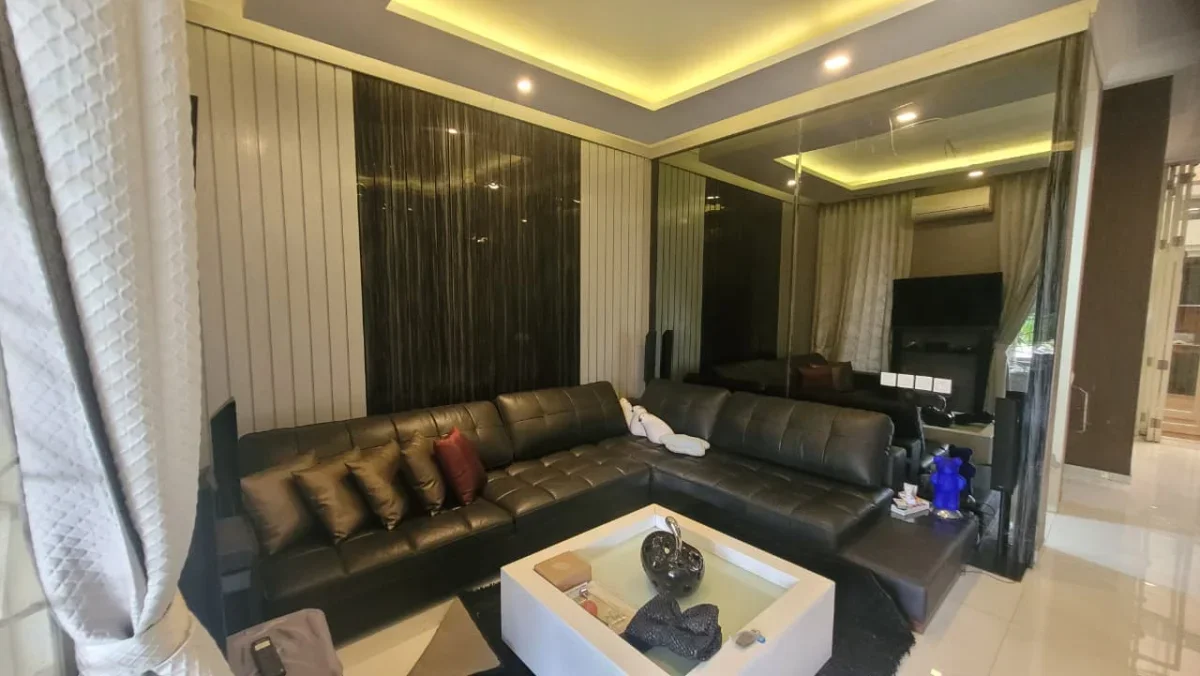 DIJUAL RUMAH 2 LANTAI SURABAYA PAKUWON INDAH - LOKASI STRATEGIS - Galeri 3