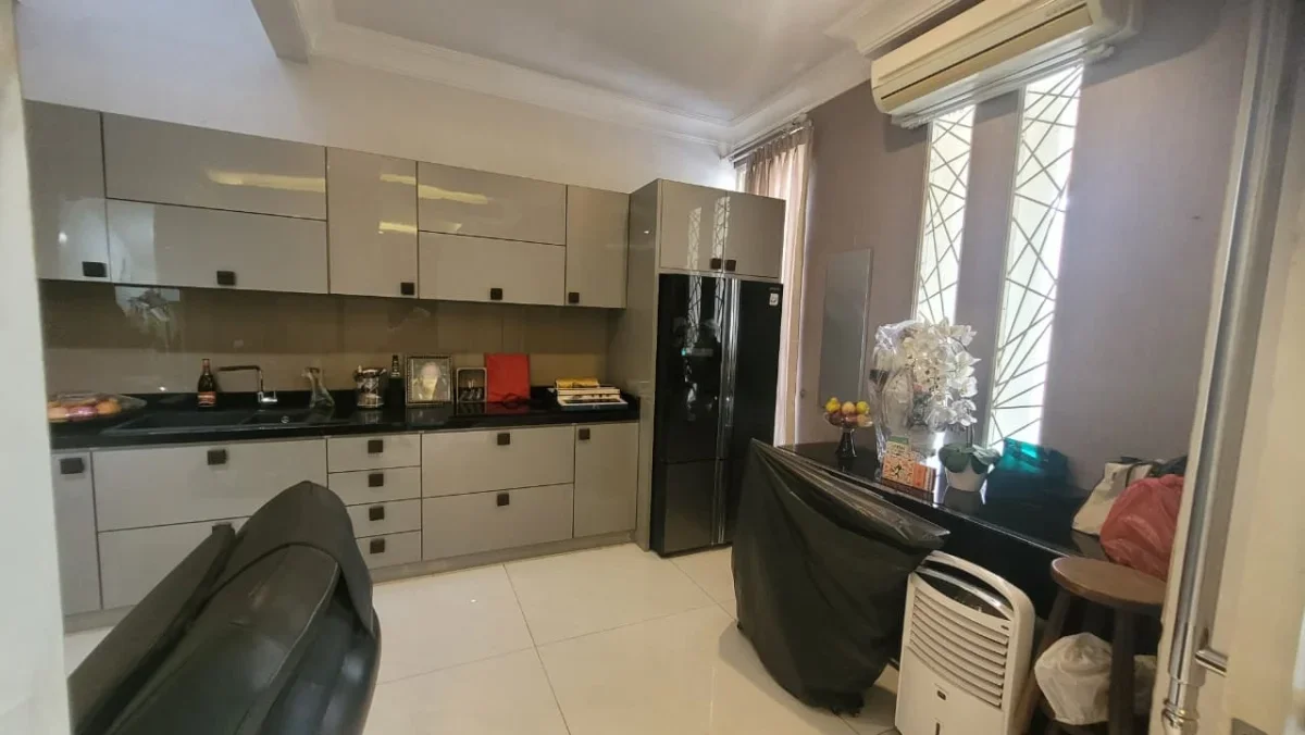 DIJUAL RUMAH 2 LANTAI SURABAYA PAKUWON INDAH - LOKASI STRATEGIS - Galeri 6