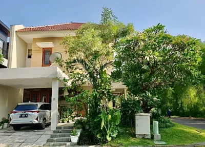 Dijual Rumah Classic 2 Lantai Semi Furnish! CitraLand Surabaya Barat