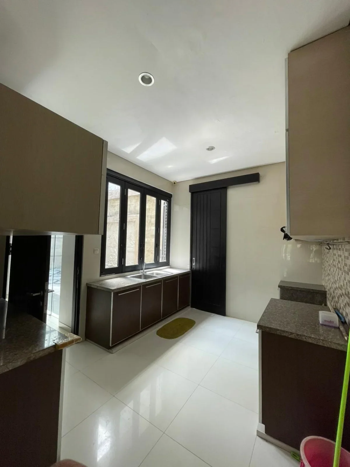 Dijual Rumah Mewah Full Furnished!-  Virginia Regency Pakuwon City Surabaya - Desain Elegan & Luas - Galeri 5