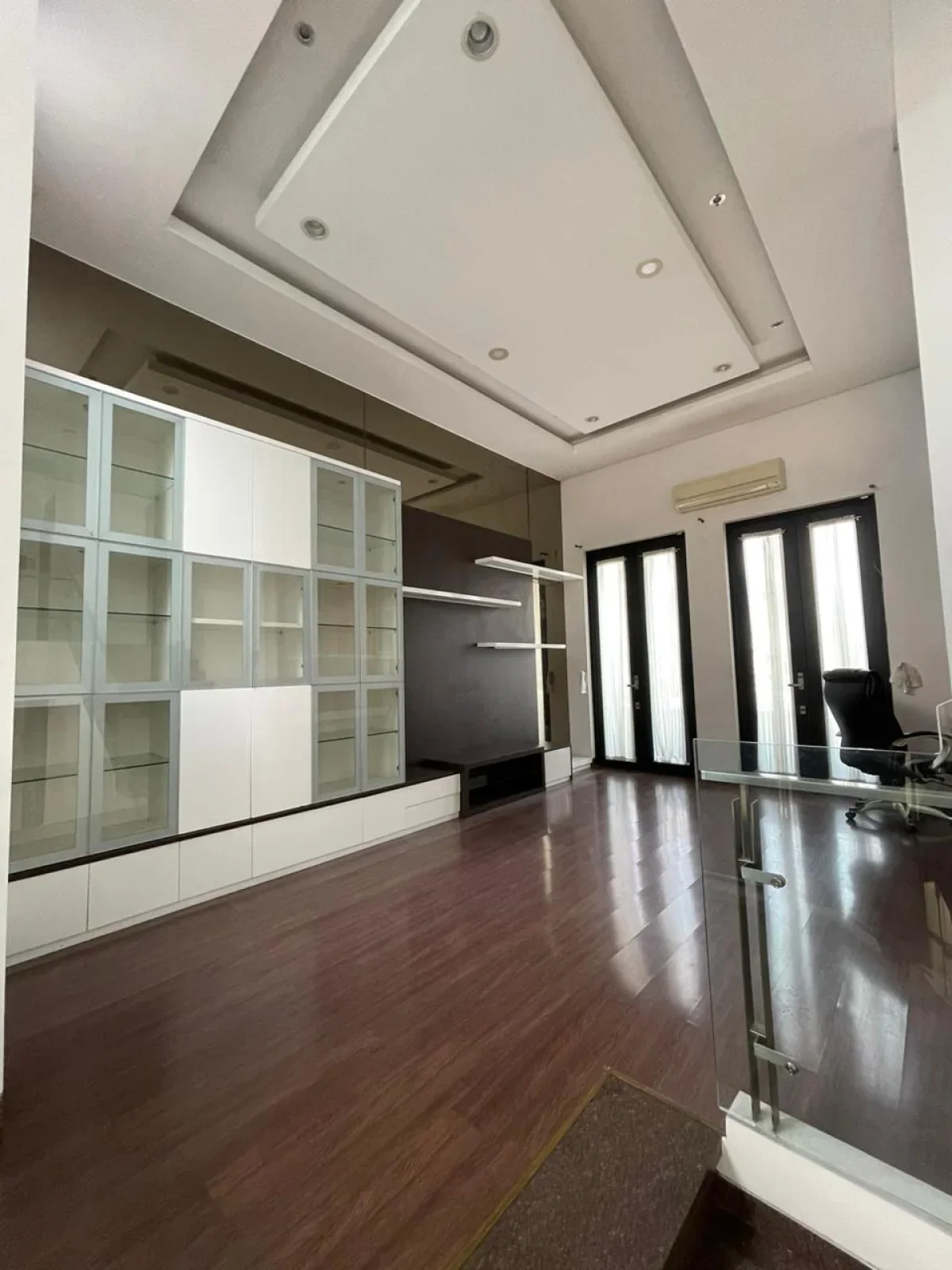 Dijual Rumah Mewah Full Furnished!-  Virginia Regency Pakuwon City Surabaya - Desain Elegan & Luas - Galeri 11