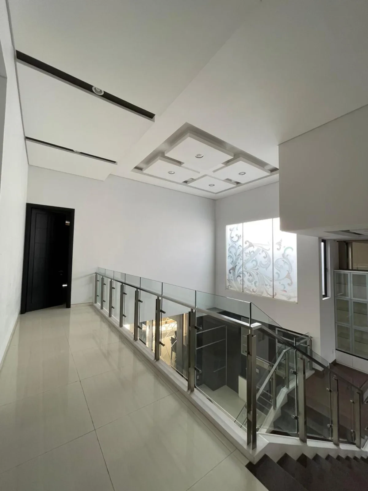 Dijual Rumah Mewah Full Furnished!-  Virginia Regency Pakuwon City Surabaya - Desain Elegan & Luas - Galeri 17