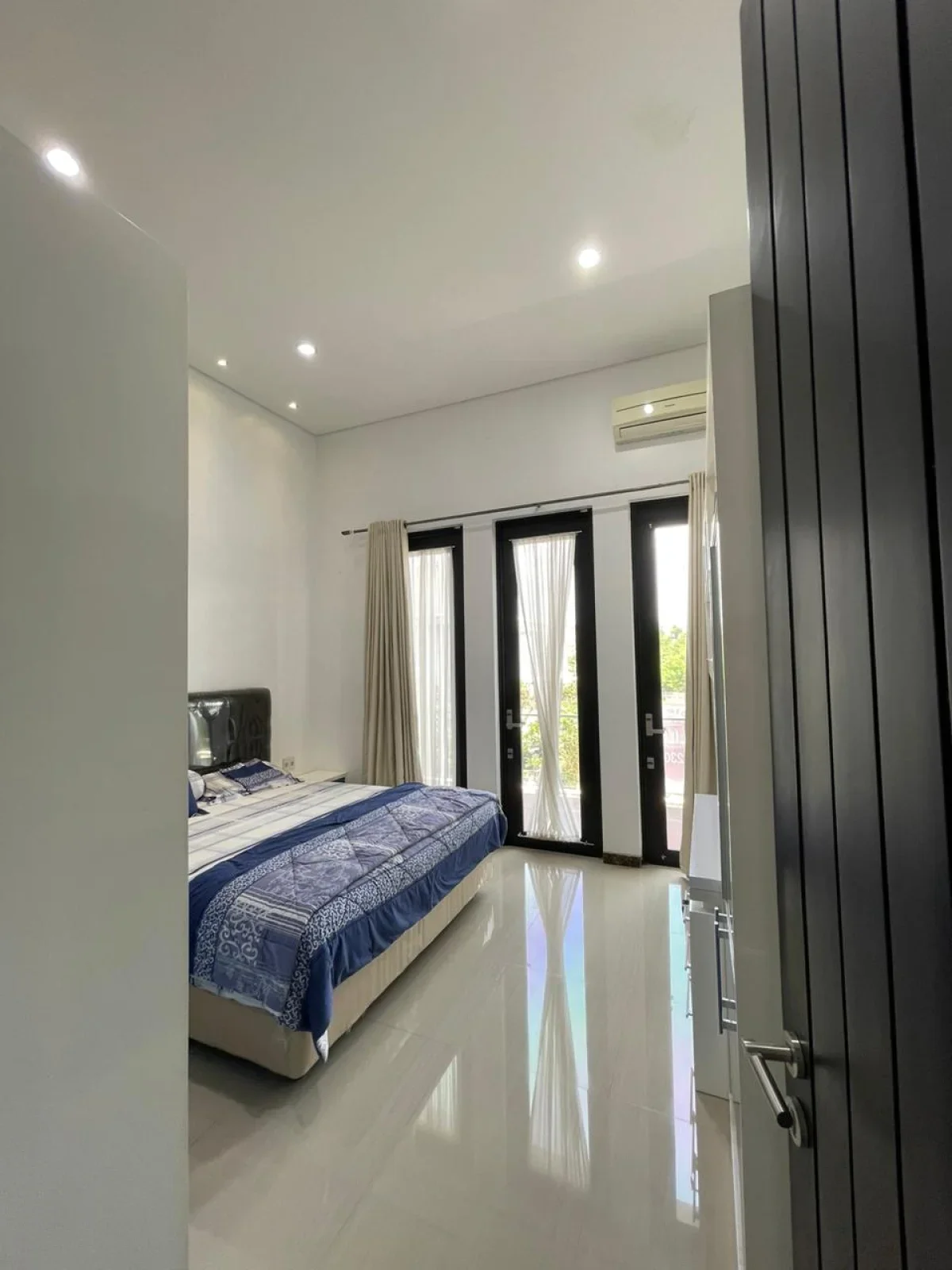 Dijual Rumah Mewah Full Furnished!-  Virginia Regency Pakuwon City Surabaya - Desain Elegan & Luas - Galeri 18