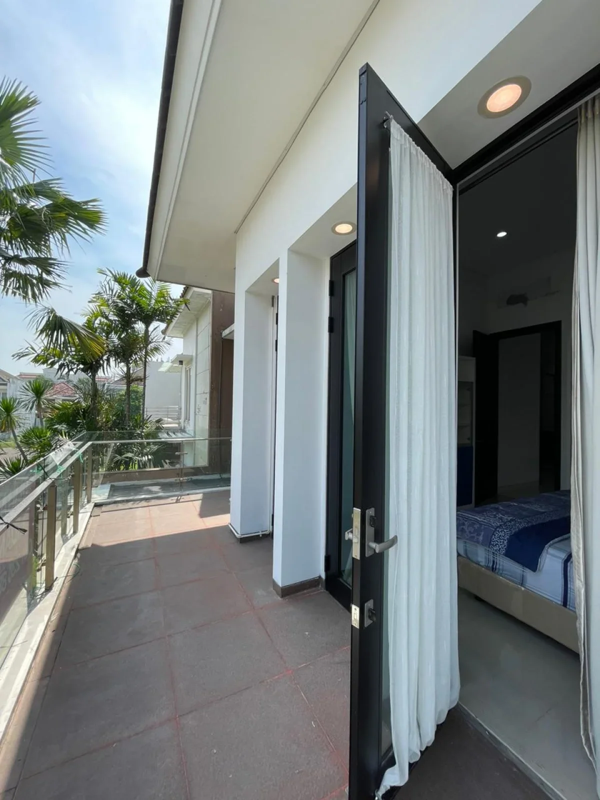 Dijual Rumah Mewah Full Furnished!-  Virginia Regency Pakuwon City Surabaya - Desain Elegan & Luas - Galeri 20