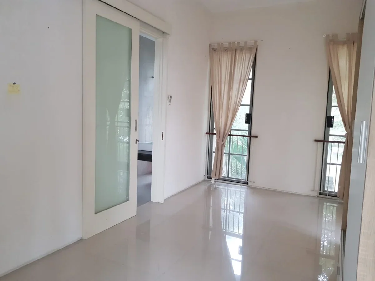 Dijual! Rumah Nyaman, Siap Huni - di Perum Vila Valensia Pakuwon Indah - Surabaya - Galeri 3