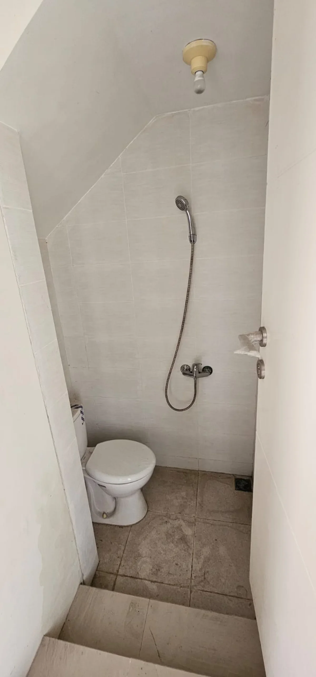 Dijual Rumah Second 2 Lantai – Nyaman, Luas & Siap Tempati - Northwest Lake CitraLand  - Galeri 3