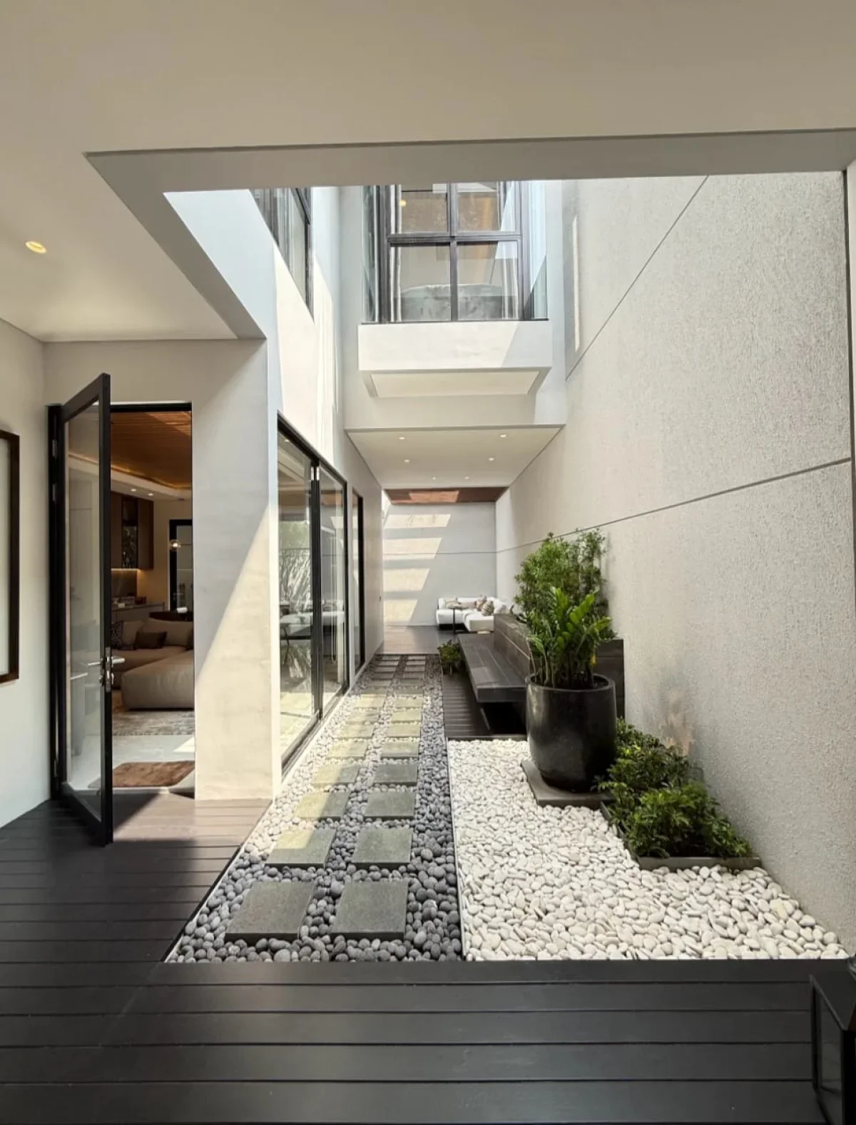 Rumah Modern Basement Citraland Moisanite Surabaya Barat - dekat Gwalk dan Universitas Ciputra  - Galeri 2