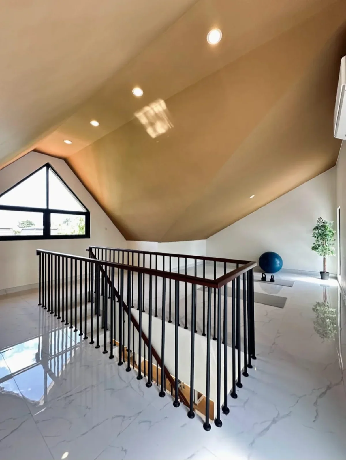 Rumah Dian Istana Surabaya Barat Premium lebar 9 2M an dekat pintu Tol - Galeri 7