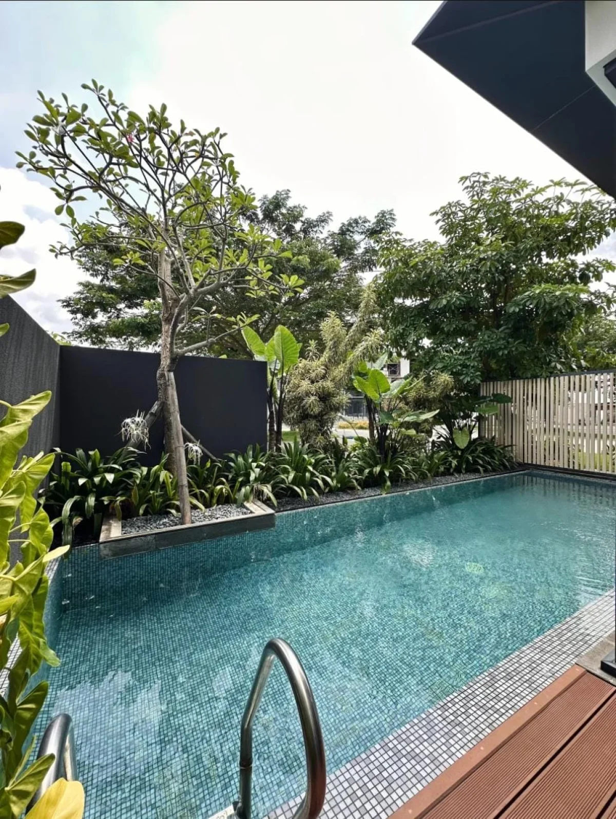 Rumah Amega Pool Barat Surabaya dekat Citraland - Galeri 2