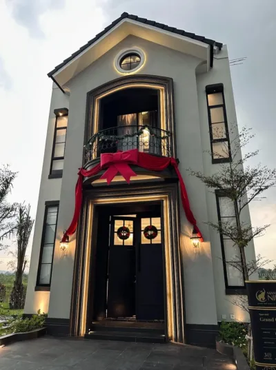 Rumah American Classic Mansion Nine tipe Grand Carla Surabaya area Lakarsantri