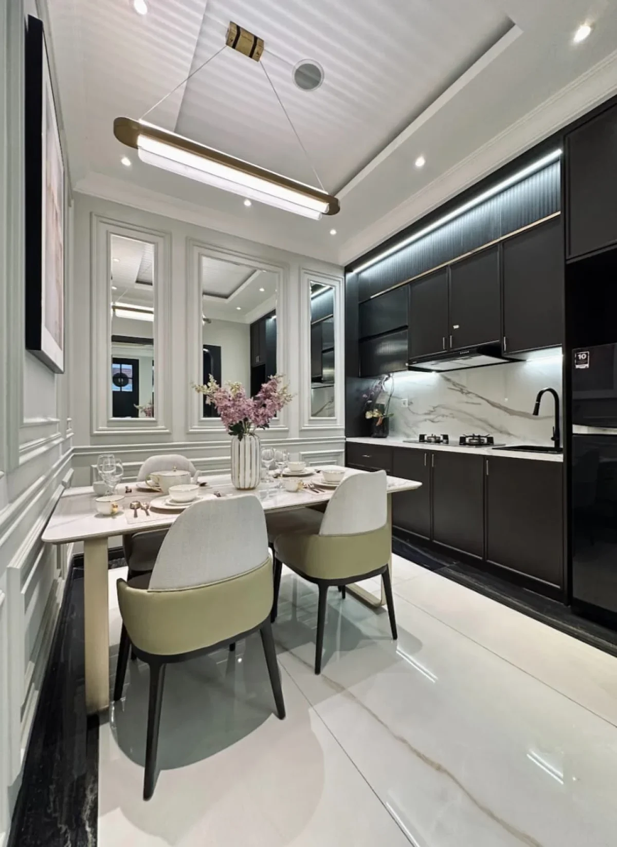 Rumah American Classic Mansion Nine tipe Grand Carla Surabaya area Lakarsantri - Galeri 4