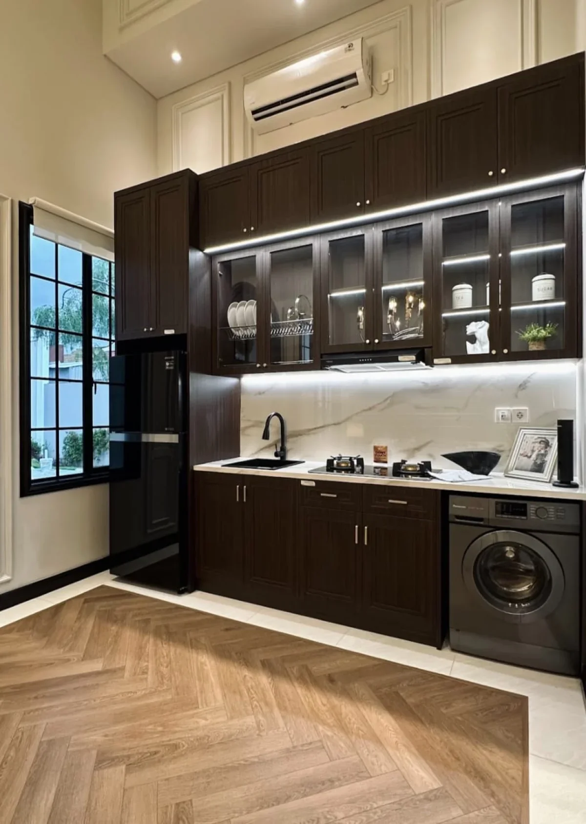 Rumah American Classic Surabaya Mansion Nine tipe Diana dekat Univ Ciputra - Galeri 3