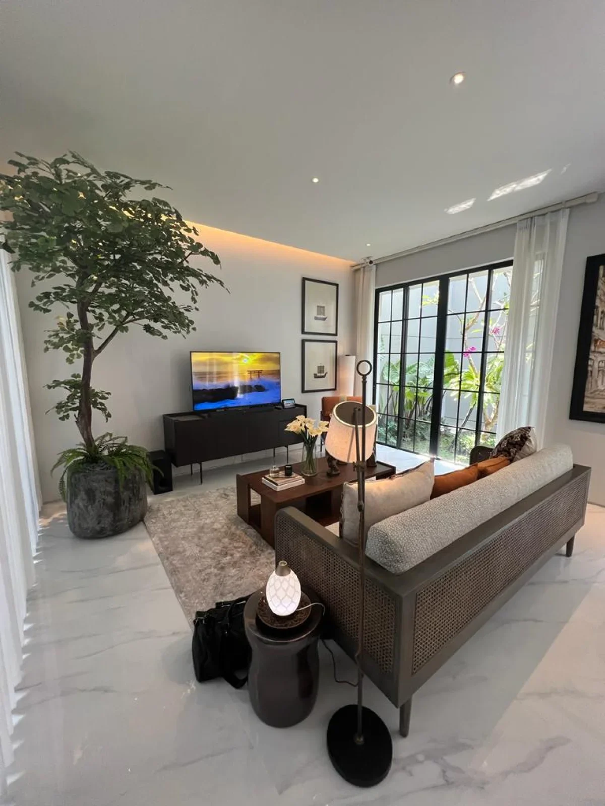 Rumah Mewah Eastwood Aquamarine + Lift – Desain Elegan & Modern - Surabaya Barat  - Galeri 8