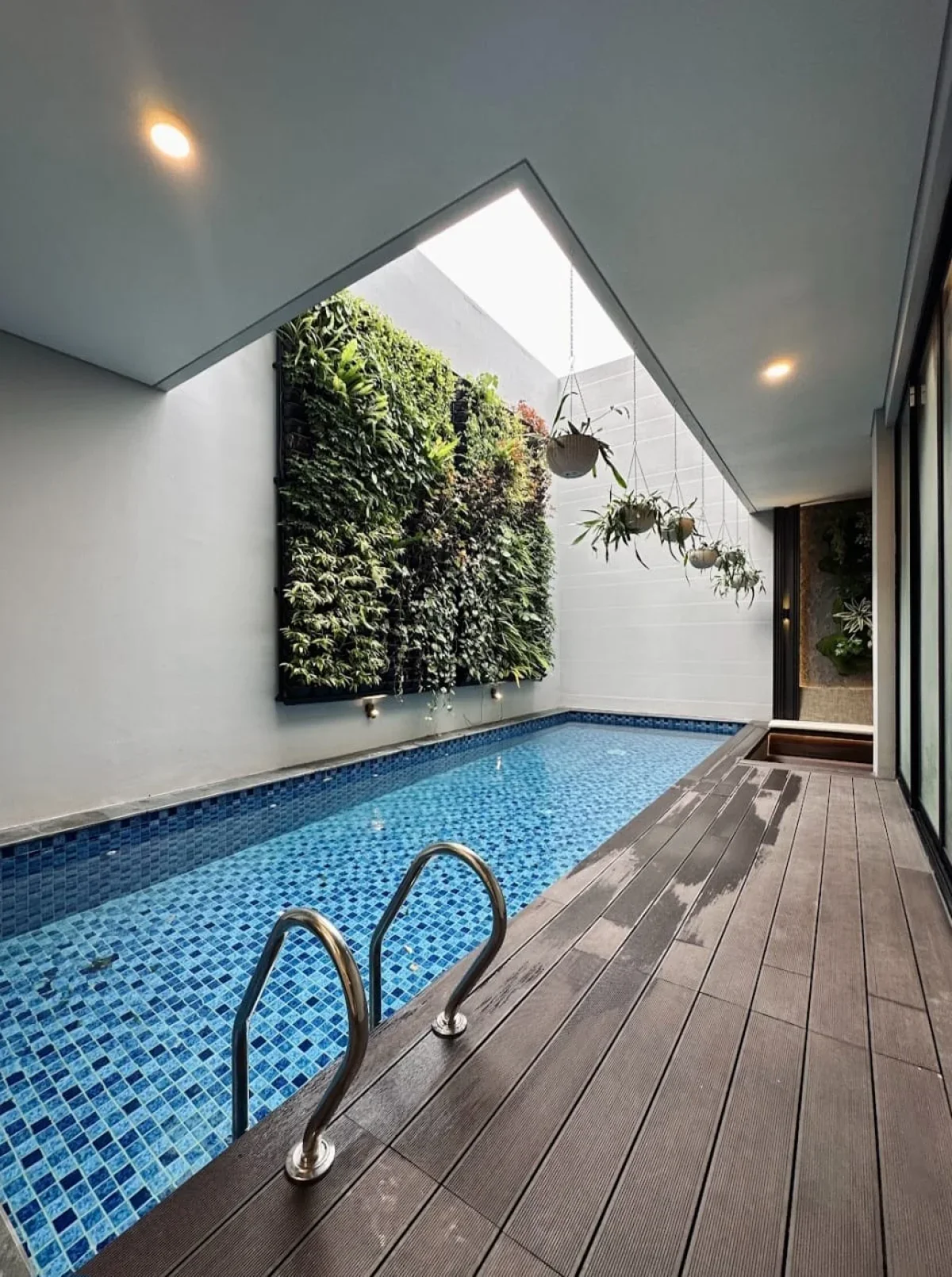 Rumah Modern Pakuwon Indah Surabaya tipe Greta - dekat Pakuwon Mall - Galeri 7