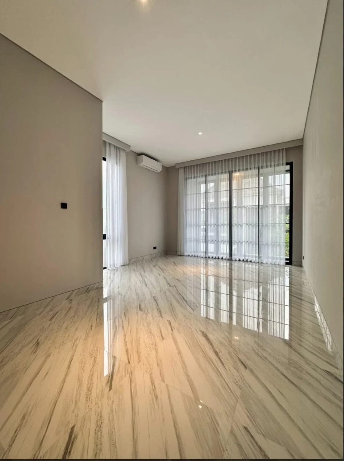 Rumah Modern Pakuwon Indah Surabaya tipe Greta - dekat Pakuwon Mall - Galeri 15