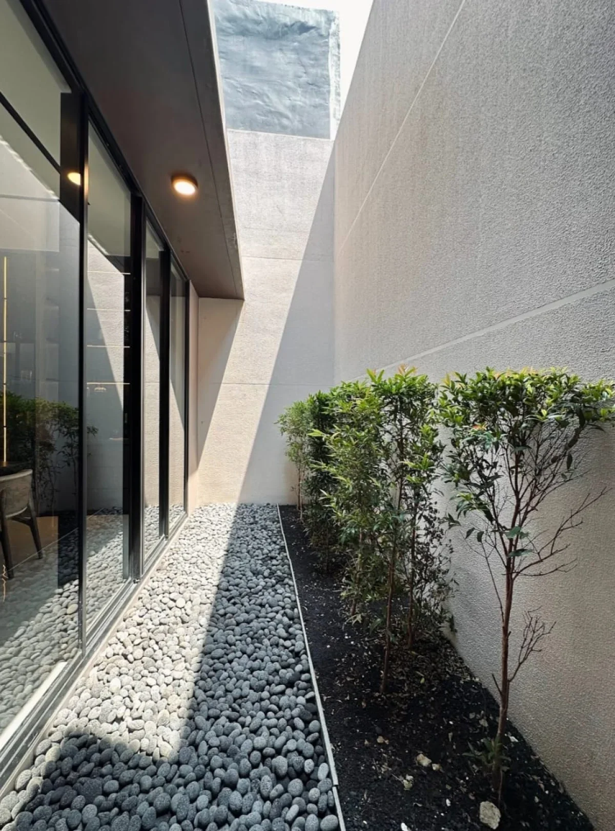 Rumah Modern GreenLake Whitney Deluxe Surabaya Barat - Galeri 4