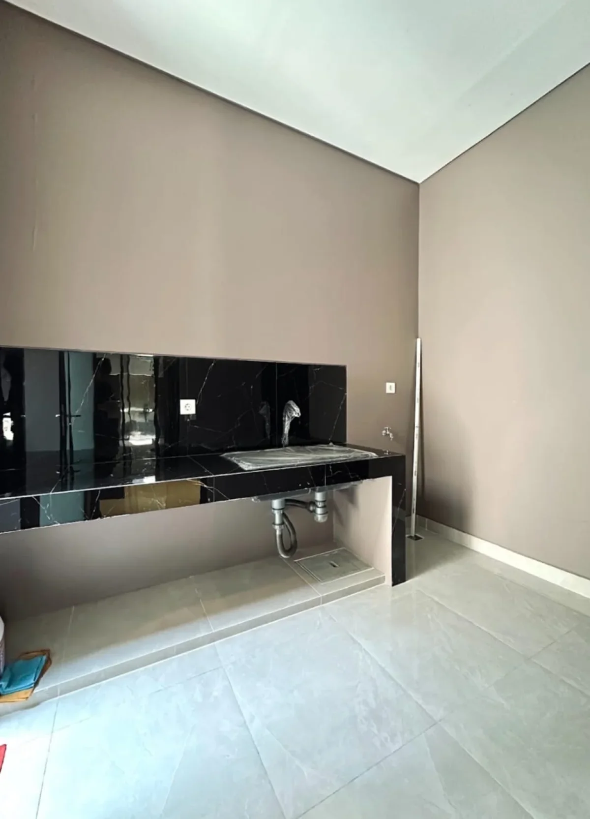 Rumah Modern GreenLake Whitney Deluxe Surabaya Barat - Galeri 6