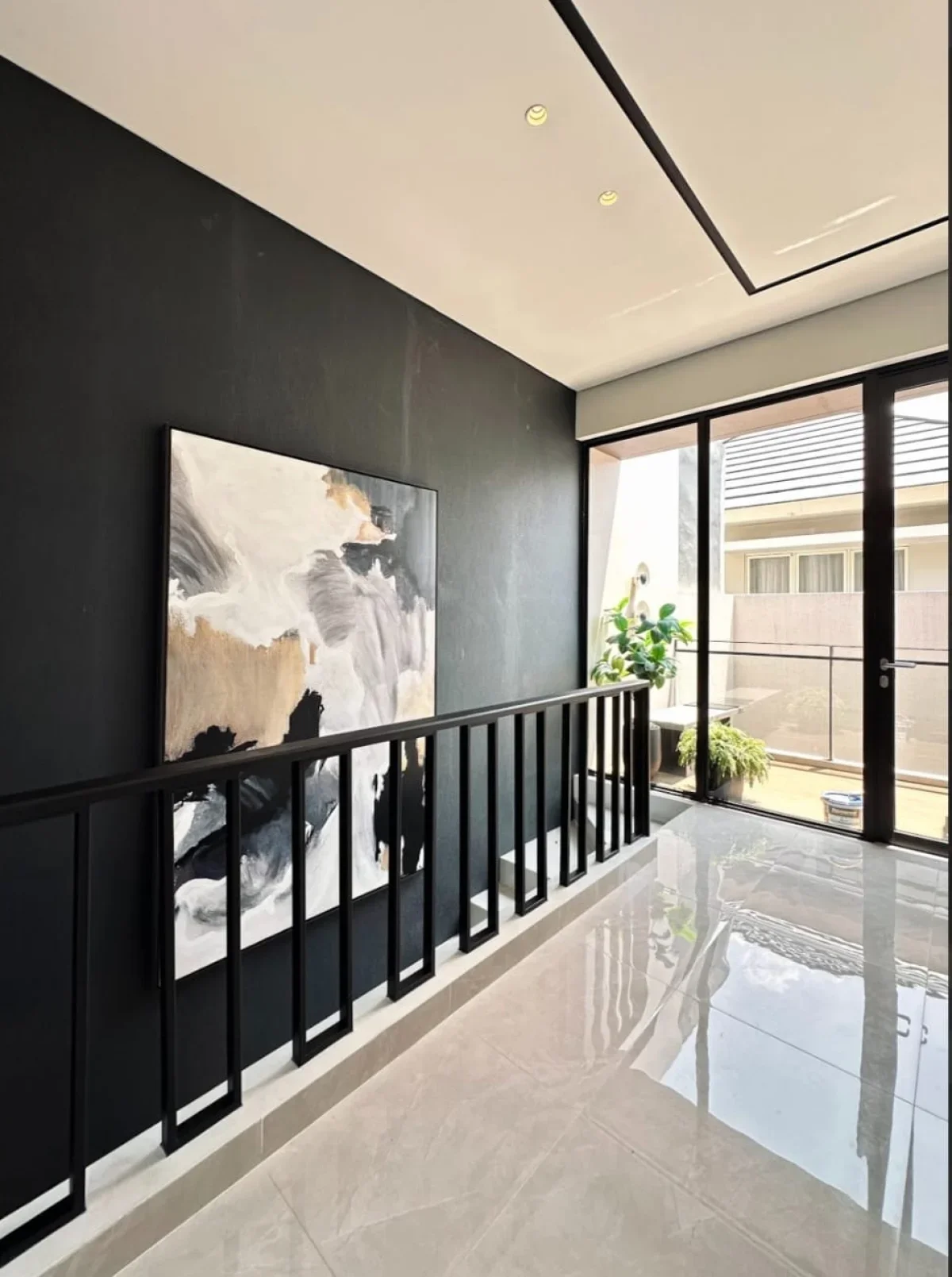 Rumah Modern GreenLake Whitney Deluxe Surabaya Barat - Galeri 7