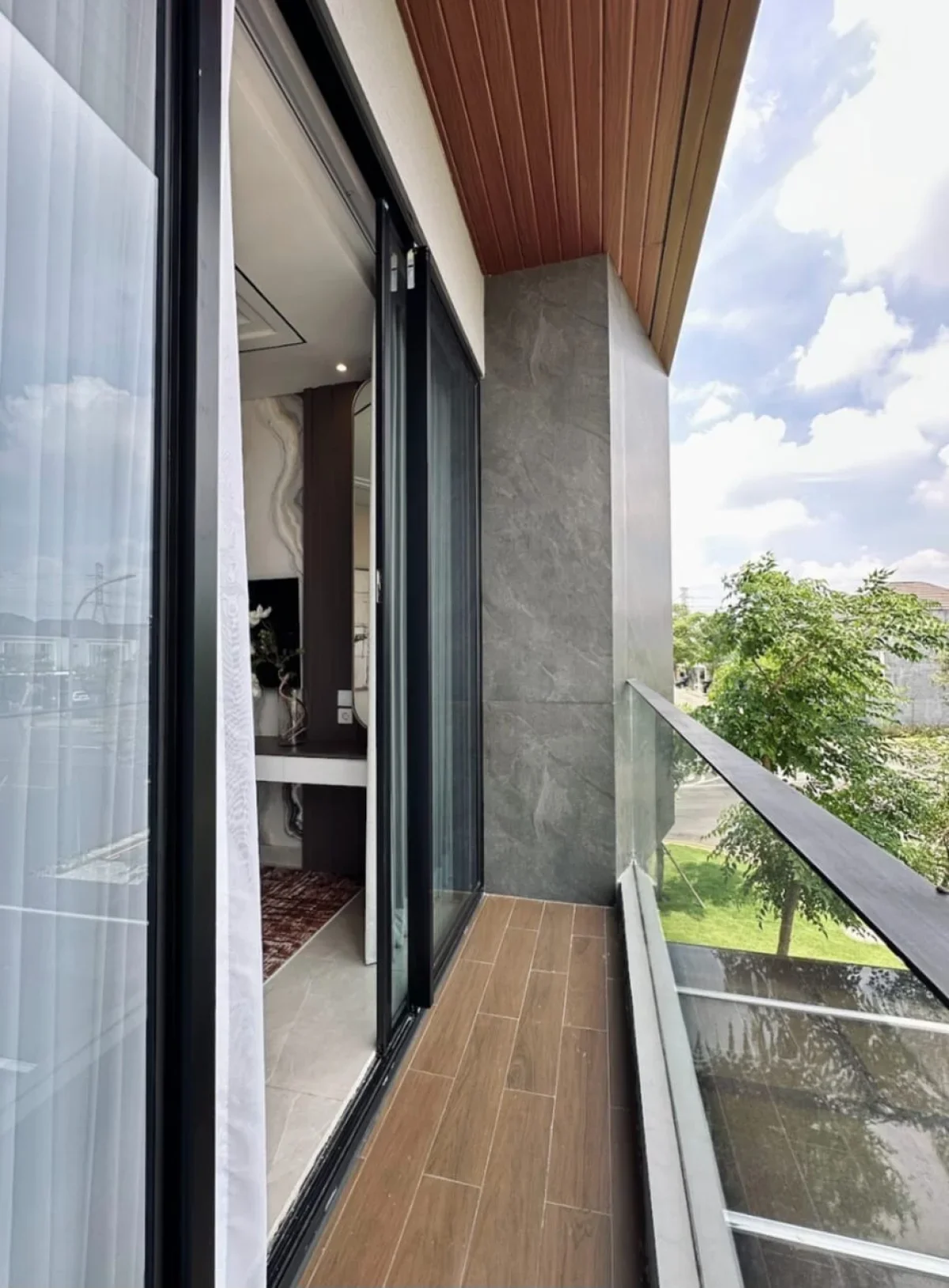 Rumah New GreenLake tipe Verdella Deluxe Surabaya - dekat Ciputra World - Galeri 9
