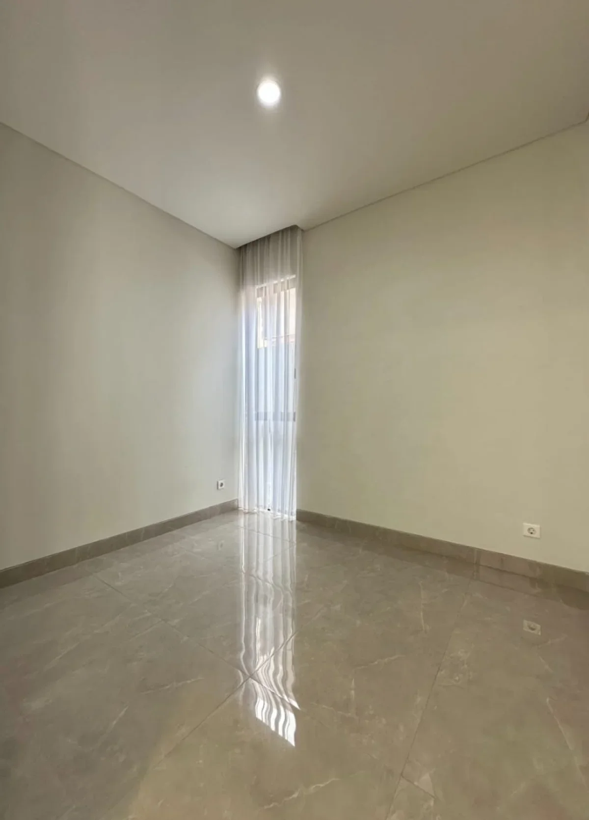 Rumah New GreenLake tipe Verdella Deluxe Surabaya - dekat Ciputra World - Galeri 13