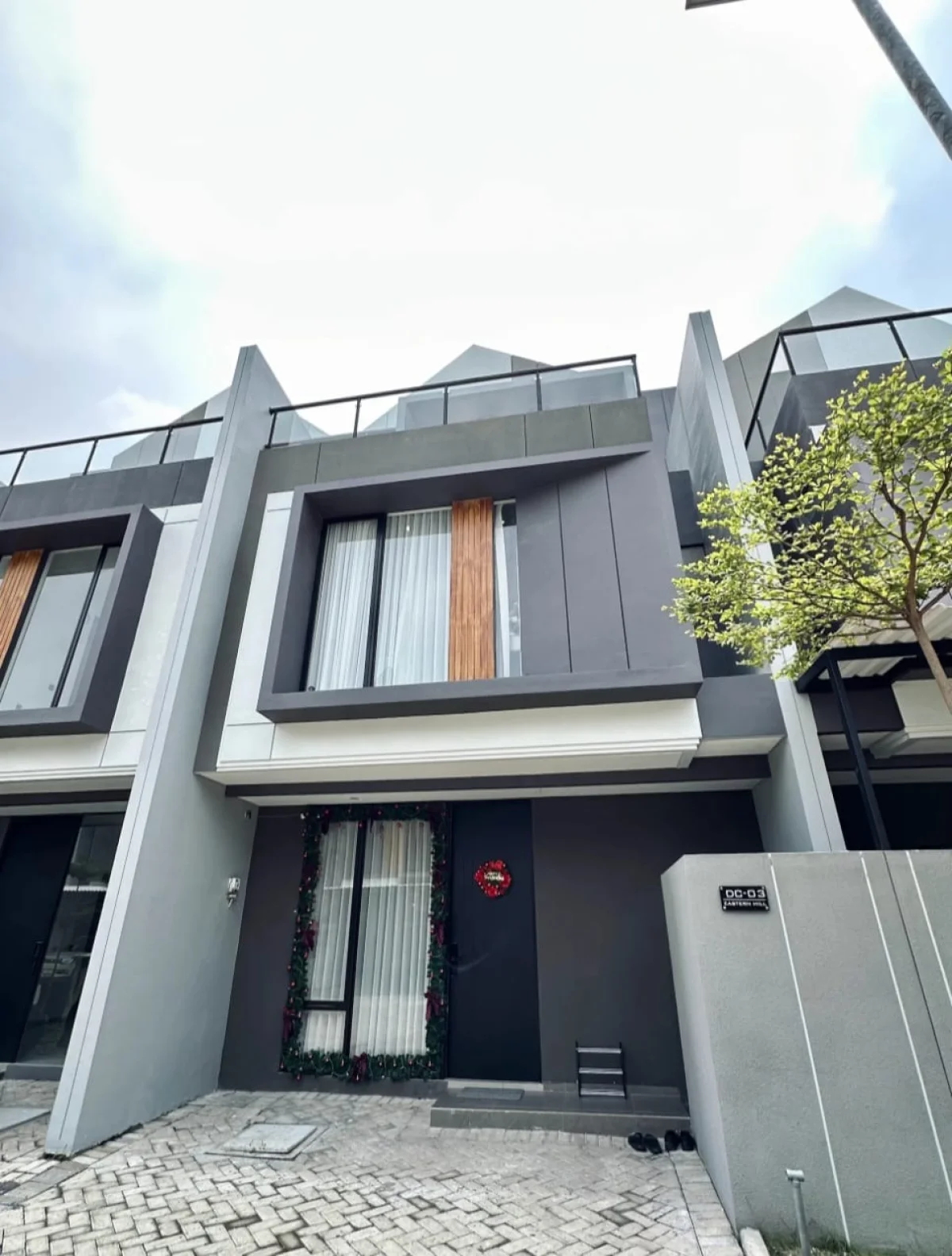 Rumah Surabaya Timur Attic Model - area ITS Pakuwon City Mall 