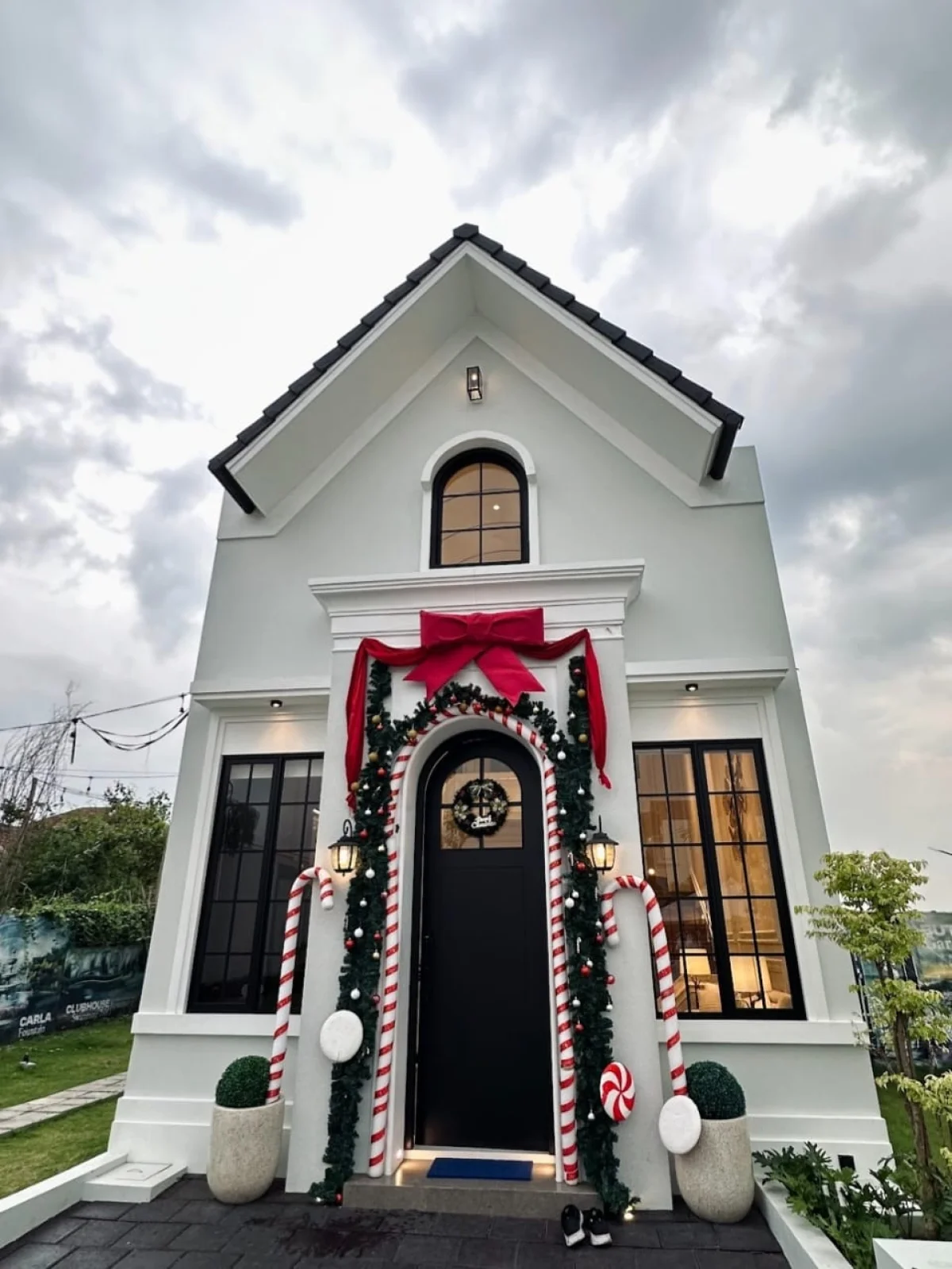 Rumah American Classic Surabaya Mansion Nine tipe Diana dekat Univ Ciputra