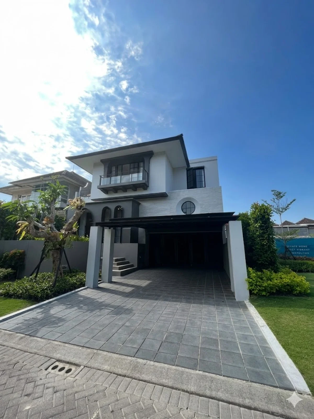 Rumah Mewah Eastwood Aquamarine + Lift – Desain Elegan & Modern - Surabaya Barat 